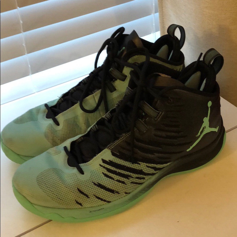 Air Jordan Super Fly 5 size 10.5 (Good condition)